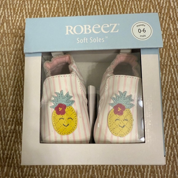 NIB Robeez Soft Soles Baby Shoes - Picture 1 of 3